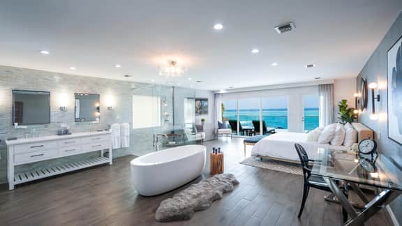 Black Urchin Resort - The Palm Estate 6BR Oceanfront Villa - Image 3