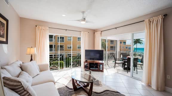 Regal Beach Club #622: 2BR Oceanfront Condo on 7 Mile Beach - Image 4