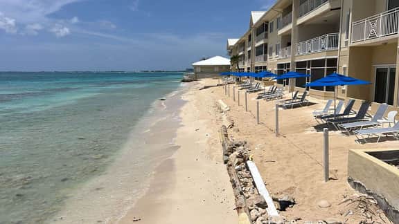 Laguna del Mar #2 | Oceanfront 3BR Condo | Seven Mile Beach - Image 3