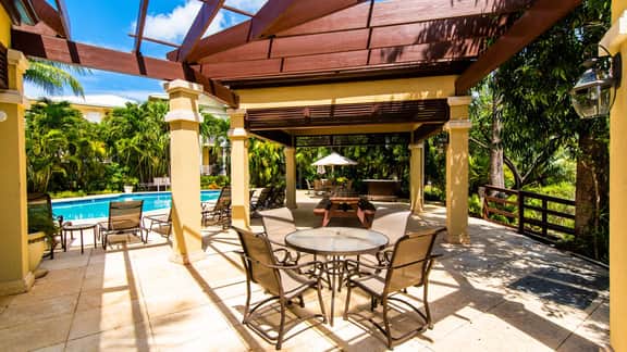 Laguna del Mar #8 | Oceanfront 4BR Condo | Seven Mile Beach - Image 5