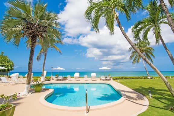 Cocoplum #3 – 2BR Oceanfront Condo on Seven Mile Beach - Image 5