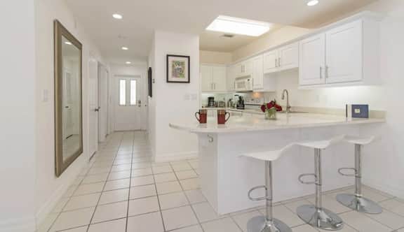 Regal Beach Club #522 | 2BR Ocean View Condo on 7 Mile Beach - Image 5