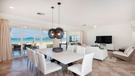 Laguna del Mar #5 | Oceanfront 3BR Condo | Seven Mile Beach - Image 3