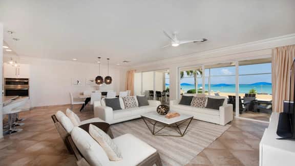 Laguna del Mar #5 | Oceanfront 3BR Condo | Seven Mile Beach - Image 2