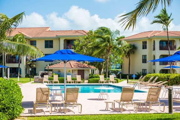 7 Mile Beach Oceanfront 2BR 2BA | Spectacular Ocean View | Walk to Dining - Image 4