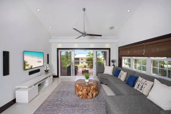 Britannia 634 - Canal Front 3BR Condo on 7 Mile Beach - Image 4