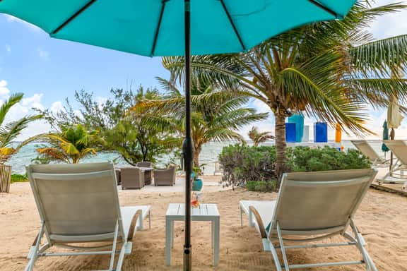 The Sand Dollar Ocean View Studio Cottage in East End - Image 5