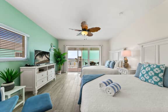 The Sand Dollar Ocean View Studio Cottage in East End - Image 2