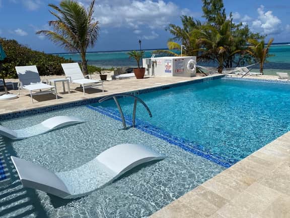 The Banana Bird Ocean View Studio Cottage in East End - Image 4