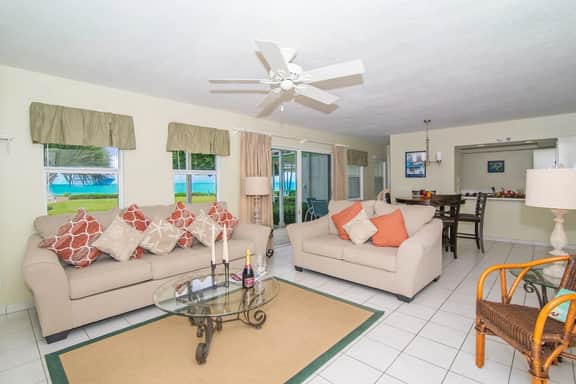 Cocoplum #5 – 2BR Oceanfront Condo on Seven Mile Beach - Image 4