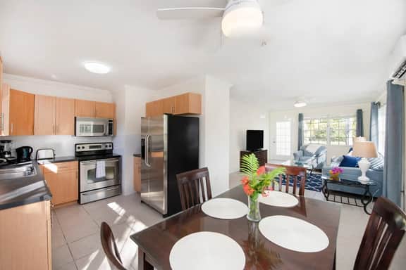 Snug Harbour View #1 – 1BR Canal‑Front Condo by Seven Mile Beach - Image 3