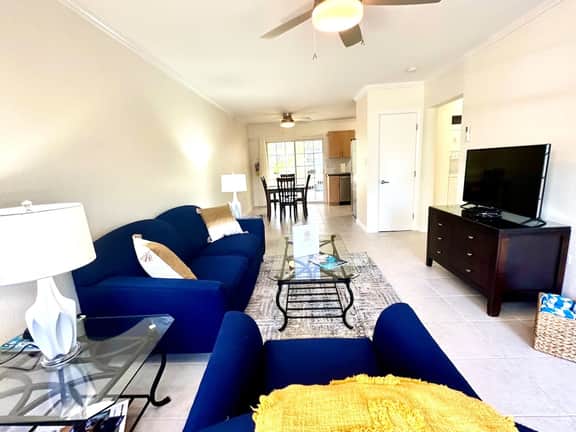 Snug Harbour View #5 – 1BR Canal Front Condo by Seven Mile Beach - Image 2