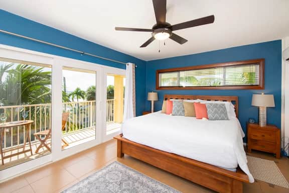Caribbean Paradise #29 - South Sound Oceanfront 2BR Condo with Pool - Image 3