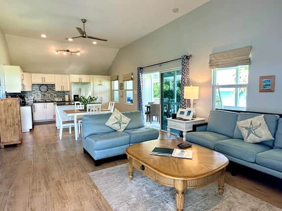 Cocoplum #8 – 2BR Oceanfront Condo on Seven Mile Beach - Image 3