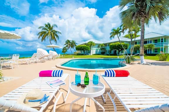 Cocoplum #8 – 2BR Oceanfront Condo on Seven Mile Beach - Image 2