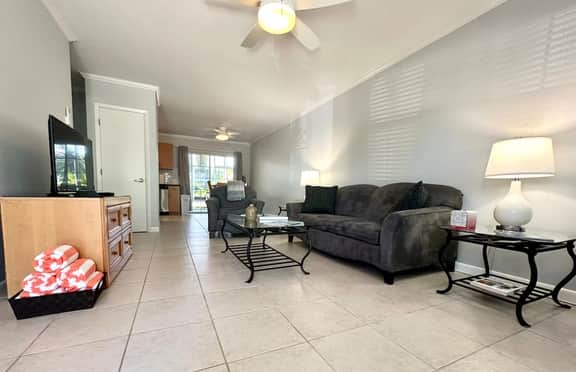 Snug Harbour View #4 – 1BR Canal Front Condo by Seven Mile Beach - Image 2