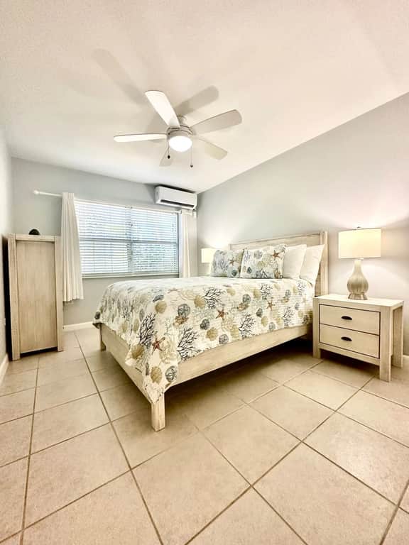 Snug Harbour View #4 – 1BR Canal Front Condo by Seven Mile Beach - Image 3
