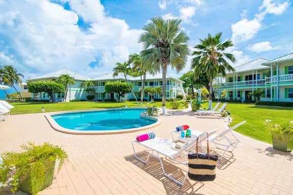 Cocoplum #1 – 2BR Oceanfront Condo on Seven Mile Beach - Image 3