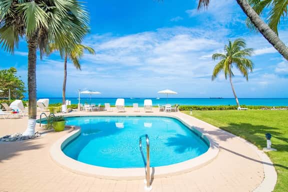 Cocoplum #1 – 2BR Oceanfront Condo on Seven Mile Beach - Image 4