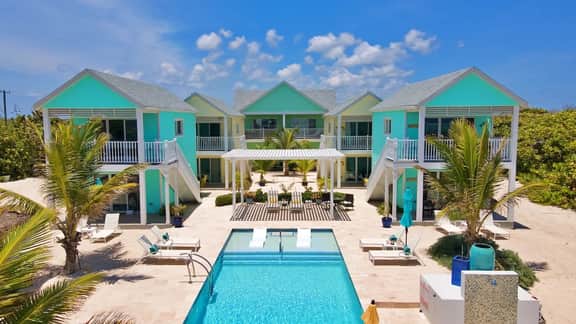 The Starfish Oceanfront Studio Cottage in East End - Image 4