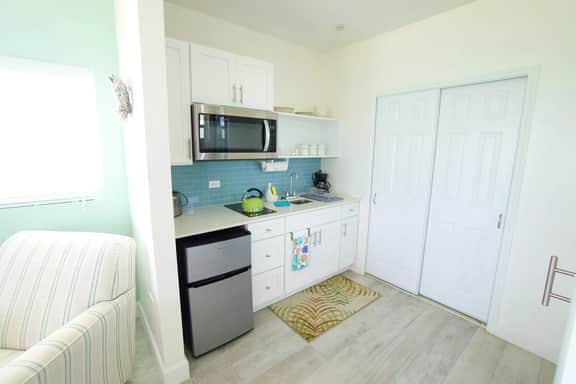 The Tropical Breeze Oceanfront Studio Cottage in East End - Image 5