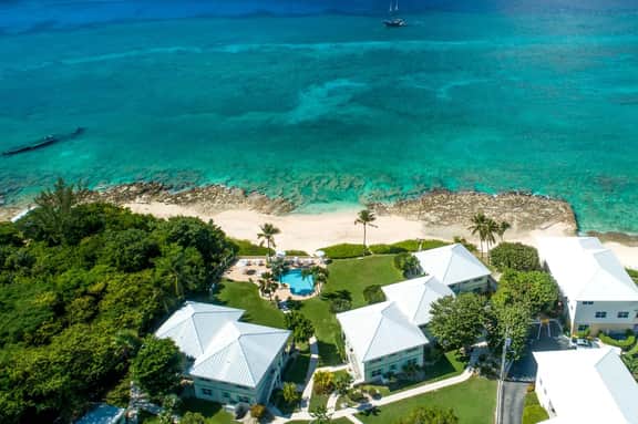 Cocoplum #7 – 2BR Oceanfront Condo on Seven Mile Beach - Image 5