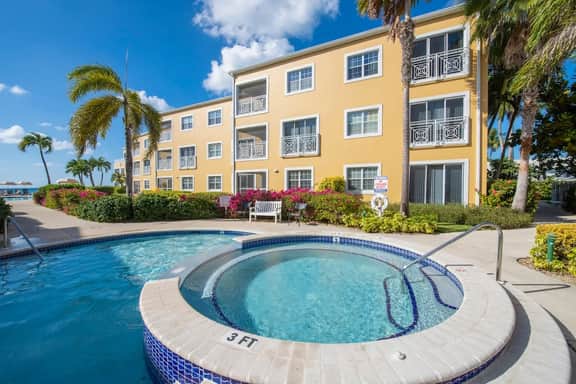 Regal Beach Club #322 - 2BR Ocean View 7 Mile Beach - Image 4