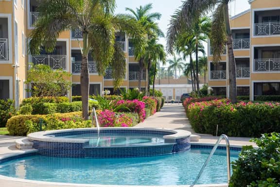 Regal Beach Club #322 - 2BR Ocean View 7 Mile Beach - Image 3