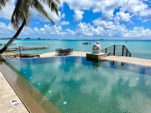 Seven Mile View#2 - 2 BR Oceanfront Condo & Pool - Image 4