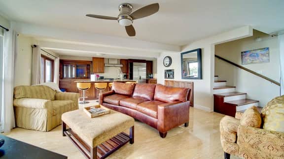 Seven Mile View#2 - 2 BR Oceanfront Condo & Pool - Image 3