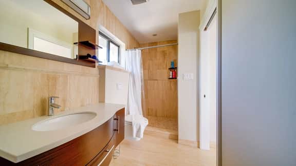 Seven Mile View #1 - 2 BR Oceanfront Condo & Pool - Image 2