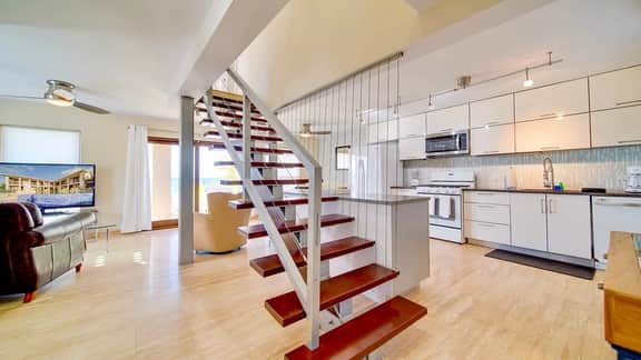 Seven Mile View #4 - 2 BR Oceanfront Condo & Pool - Image 4