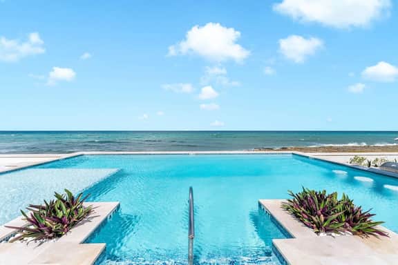 Oceans 9 LUXE | 4BR Beachfront Villa in West Bay - Image 5