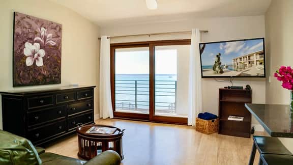 Seven Mile View #3B - Oceanfront Studio & Pool - Image 4