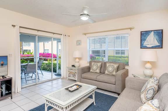 Regal Beach Club #214 - 2BR Ocean View 7 Mile Beach - Image 4