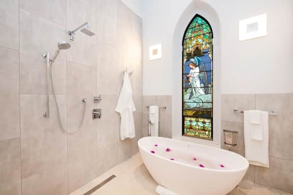 The Mastic Chapel Cottage | 2BR w/ Private Pool on 11 Acre North Side Estate - Image 2