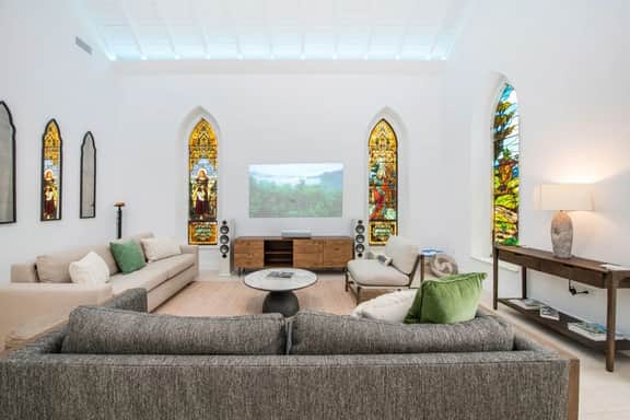 The Mastic Chapel Cottage | 2BR w/ Private Pool on 11 Acre North Side Estate - Image 4