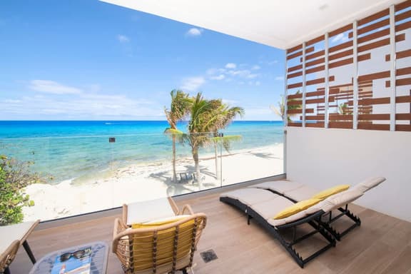 Silver Reef #2 - 2 BR LUXE Oceanfront & Pool