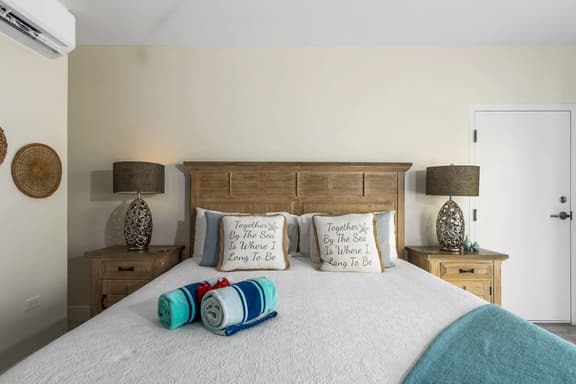 The One Love Oceanfront Studio Cottage in East End