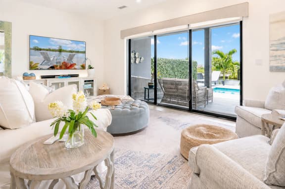 Mahogany Villa 2-B - 4BR Canal Front Villa & Pool at Sea Haven
