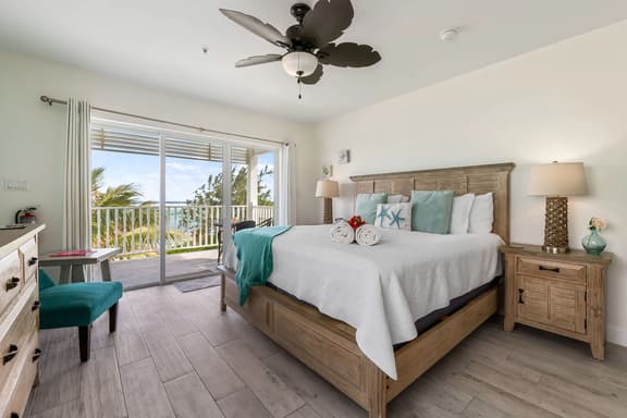 The Starfish Oceanfront Studio Cottage in East End - Image 1