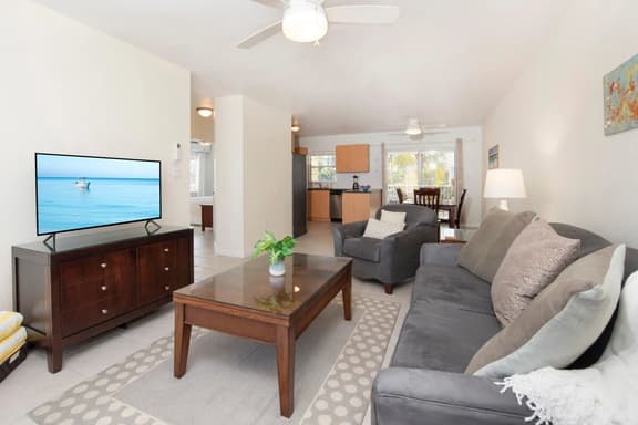 Snug Harbour View #7 – 2BR Canal Front Condo by Seven Mile Beach - Image 1
