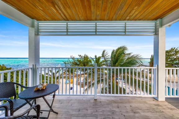 The Blue Iguana Oceanfront Studio Cottage in East End - Image 1