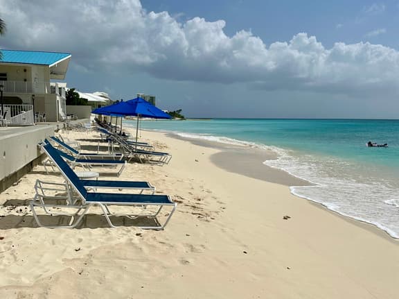 Cayman Reef Resort #6 & Pool on 7 Mile Beach - Image 1