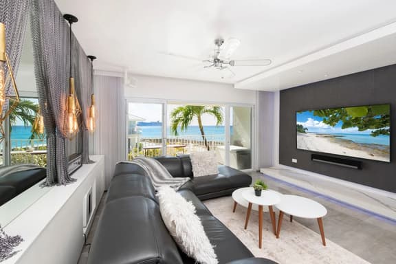 Grape Tree #10 - Luxe 2BR Ocean View Condo on Seven Mile Beach - Image 1