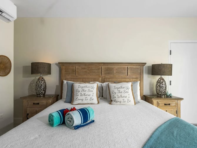 The One Love Oceanfront Studio Cottage in East End