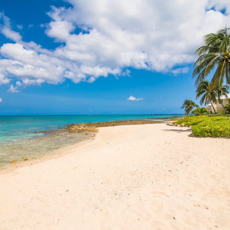 Cocoplum #3 – 2BR Oceanfront Condo on Seven Mile Beach