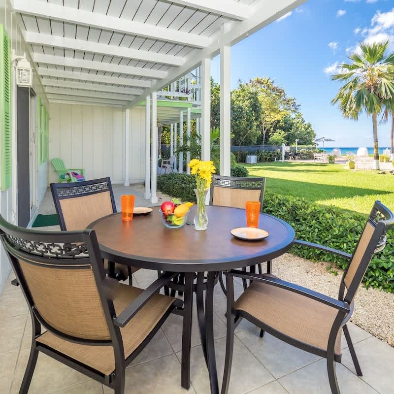 Cocoplum #7 – 2BR Oceanfront Condo on Seven Mile Beach