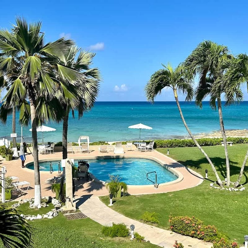 Cocoplum #8 – 2BR Oceanfront Condo on Seven Mile Beach