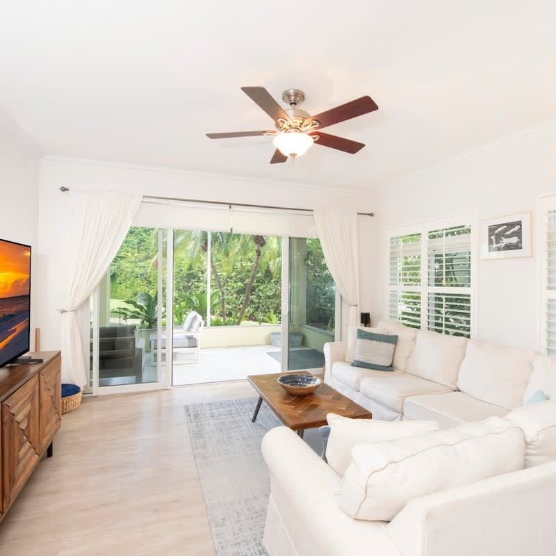 Crescent Point Condo #9 3BR 7 Mile Beach Condo